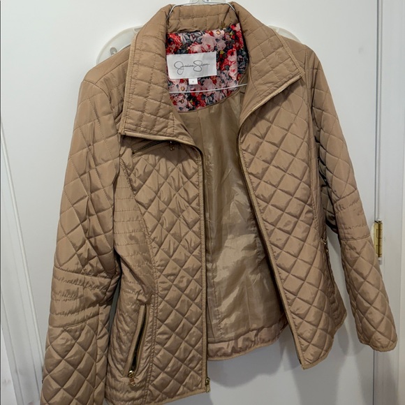 Cream and Gold Jacket with Elegant Design - Picture 5 of 7